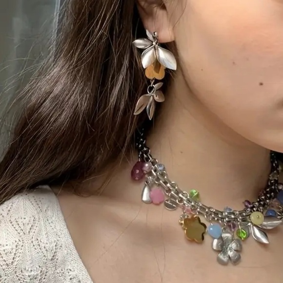 NWOT Vintage Elegant Charm Pendant Necklace with Flowers and Bead Accents - Picture 2 of 7